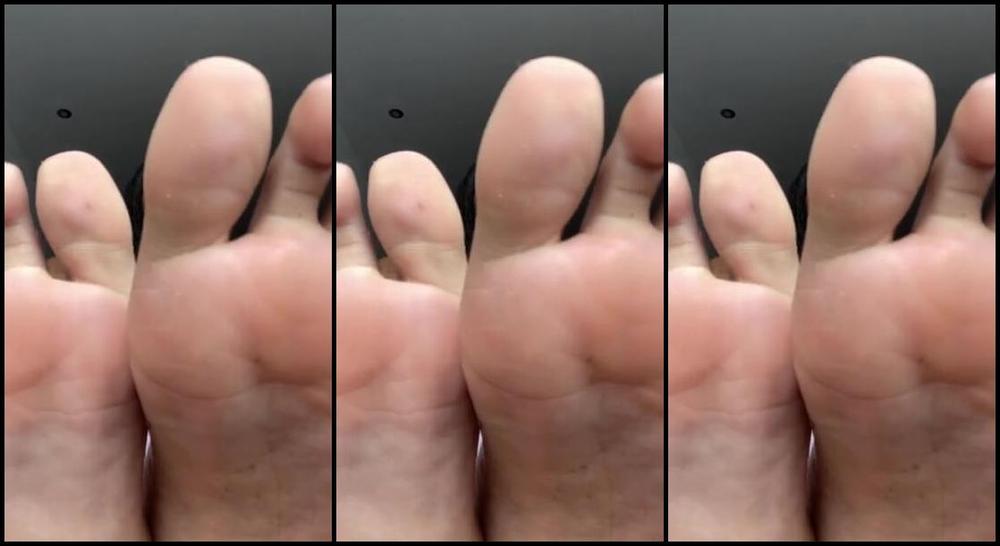 Mistress Enola Onlyfans Post Gym Socks Removal I Let You Enjoy All My Natural Scents 2Clp