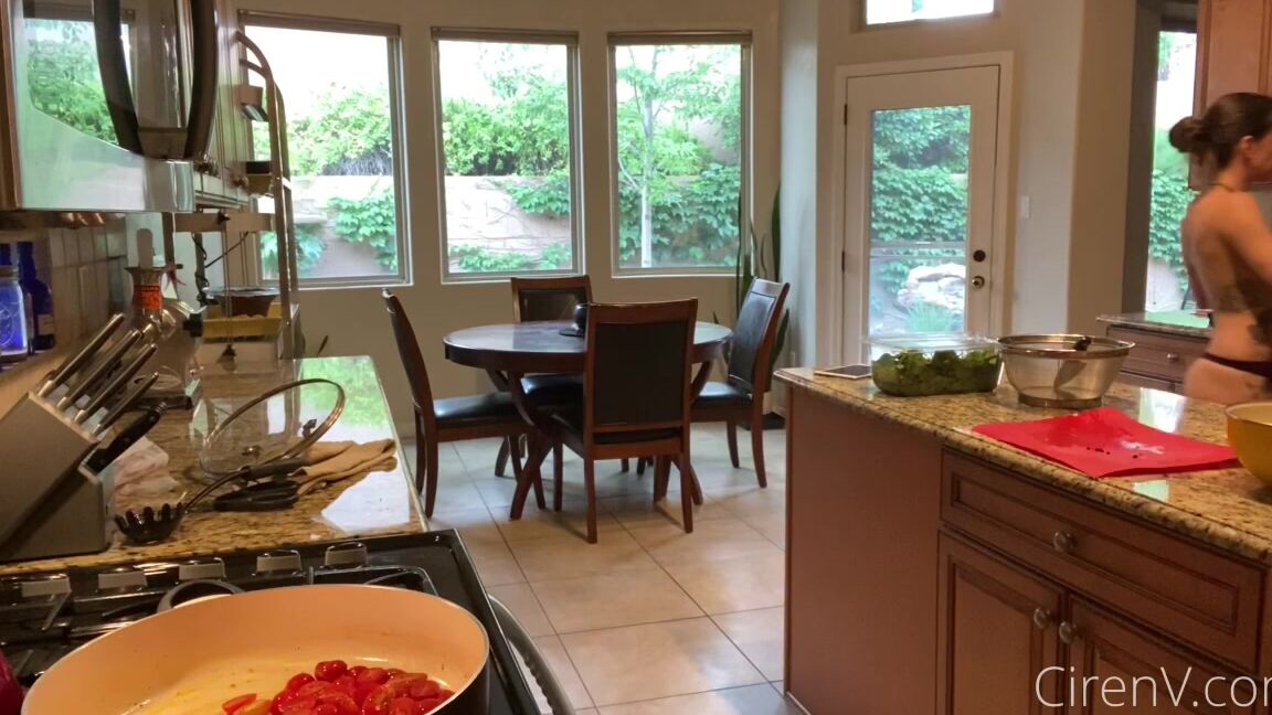 Real Kinky Xxx Cooking In The Nude