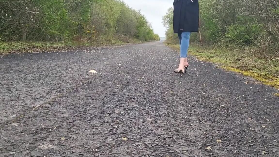 Kats Worn Heels Nicknamed Katswornheels Onlyfans Both Straps Gone Love The Feeling Of Standing On Them As I Walk And The Sound