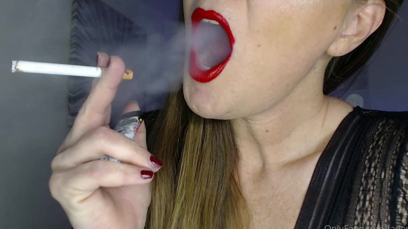 Jaderocks Voor De Smoking Fetish Liefhebbers