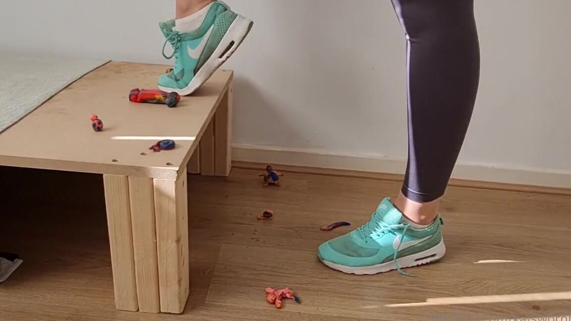 Kats Worn Heels Nicknamed Katswornheels Onlyfans Another From The Archives In This Clip I Am Enjoying A Workout Unaware Of Everything Beneath