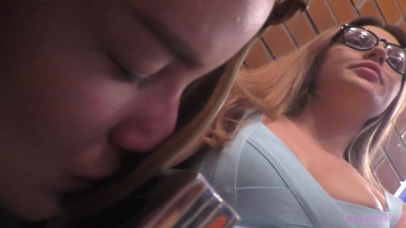 Fetish SERVANTS FOR GIRLS _ Cant you see my flip flops are dusty and sweaty SiteRip