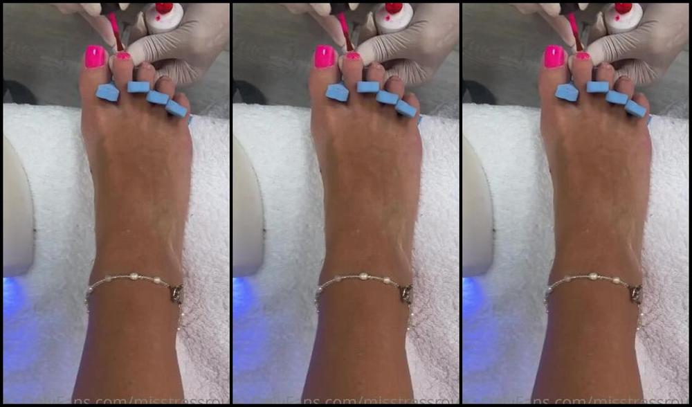 Gingeralesfeet Aka Misstressroux Onlyfans It S That Time Of The Month Again