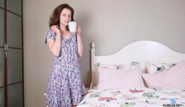 Brunette, Solo, Long hair, Masturbation, Shaved Pussy, Small Boobs, Petite, Puffy Nipples, Thongs Sienna - Petite Brunette 05.04.20 SiteRip