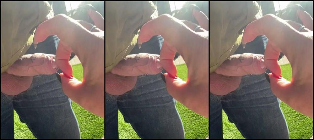 Killersexyfeets Nicknamed Killerkell Onlyfans I M Just Sitting In The Garden Minding My Own Business And This Is What I Do To Him My Very Own