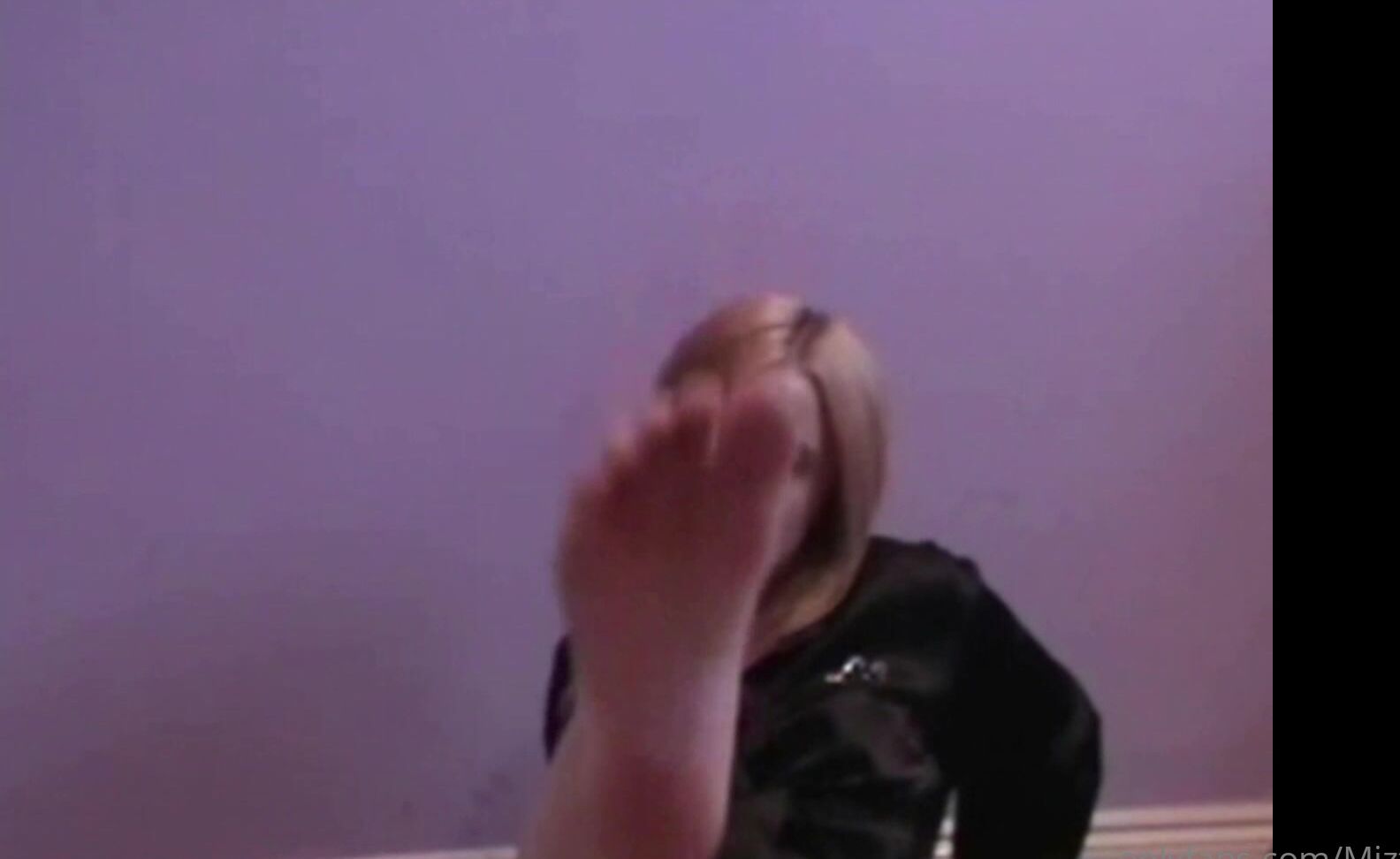 Sophieshox Do You Have A Foot Fetish My Beautiful Goddess Feet Will Make You So Weak You Ll Do Any