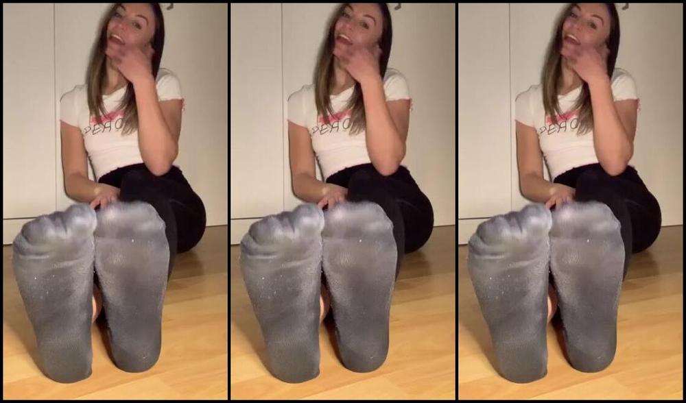 Miss Emma Rose Nicknamed Emmaemmarose Onlyfans My Trainers Currently Smell Amazing Amp So Do These Socks I M Sure I Would Come Home