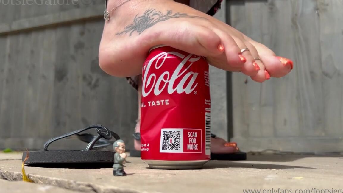 Footsiegalore Onlyfans Watch How Easily I Crush And Play With This Coke Can This Tiny Man Doesn T Know What Is Going