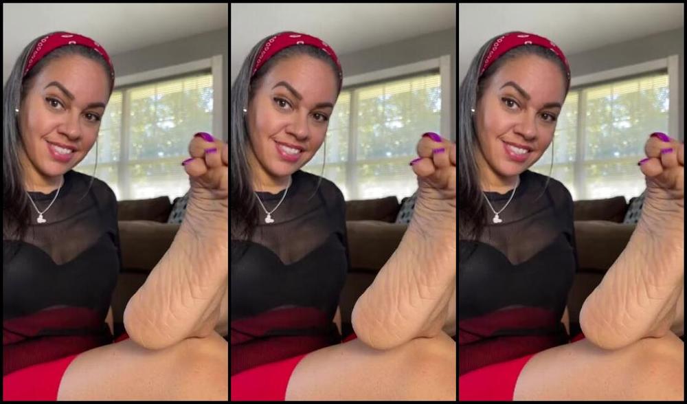 Deedeericanfeet Onlyfans As Requested Sucking Toes And Sniffing Soles