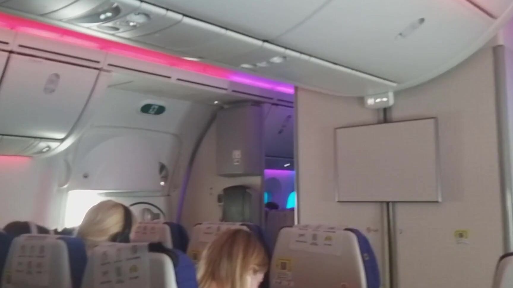 dream4angel plane pussy flashing during landing Pornhub