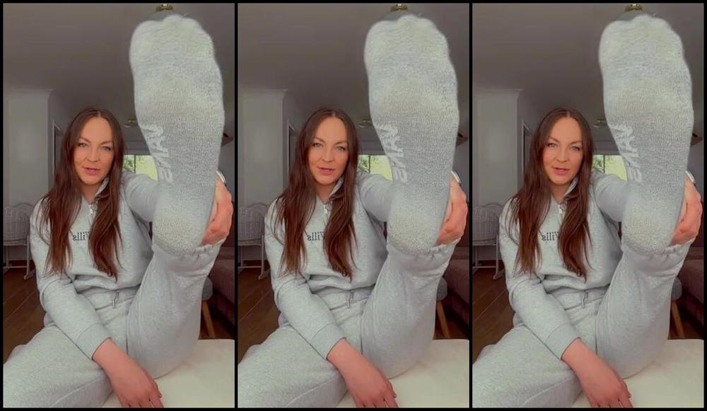 Miss Emma Rose Nicknamed Emmaemmarose Onlyfans Time To Please Foot Bitch