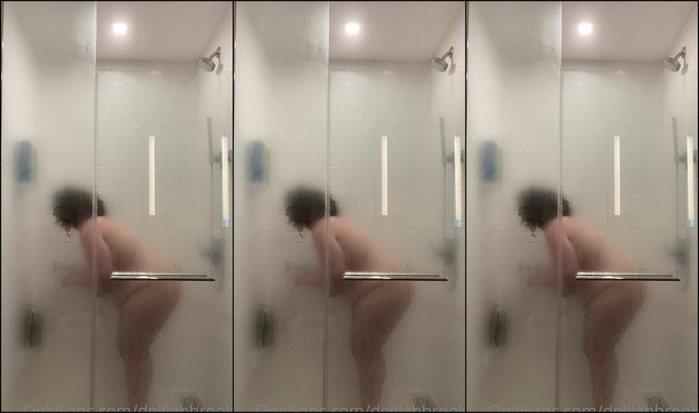 Delilahbrooke I Miss Hotel Showers So Much Already Tip To Sponsor More Hotel Content