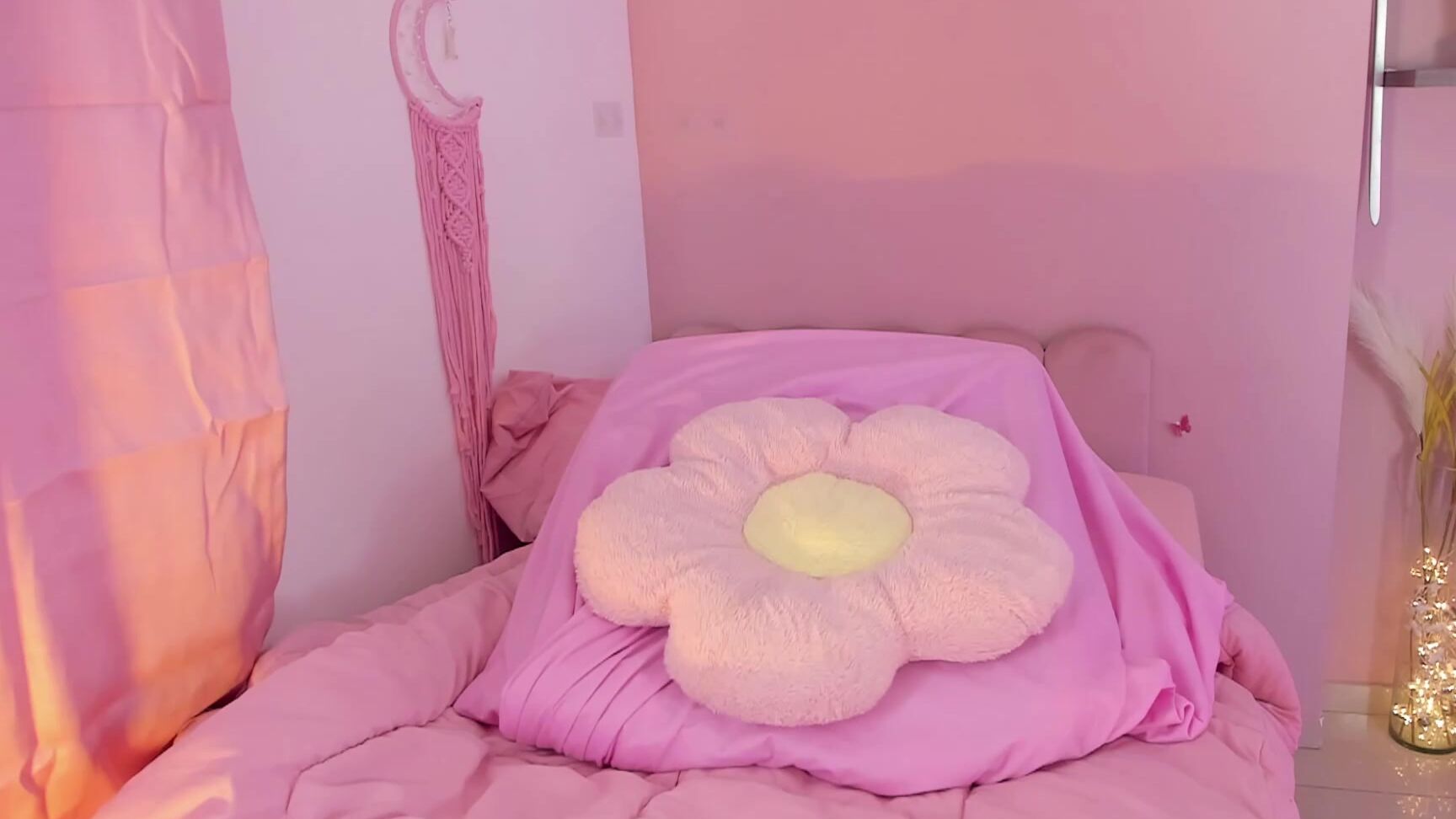 "little effy18" little_effy18__Chaturbate_20240823-222616_003 Web Cam