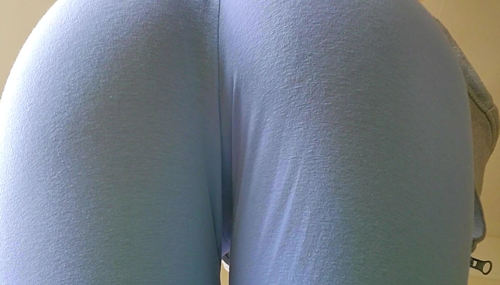 "Goddess Vanessa" ass fetish, ass smelling, ass worship, farting, yoga pants Pink amp Blue Yoga Pants Farts Manyvids