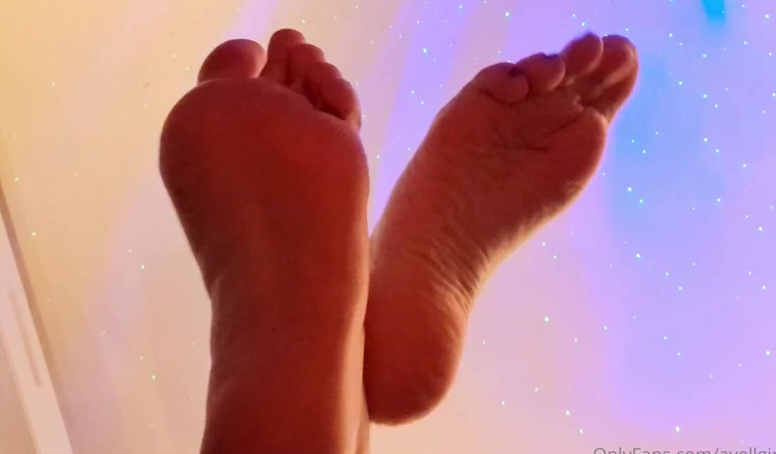 Ayellgirlfeet Nicknamed Ayellgirlfeet Onlyfans Imagine Bien Mes Jolis Pieds Au Dessus De Ton Visage Imagine Yourself Under Them 1