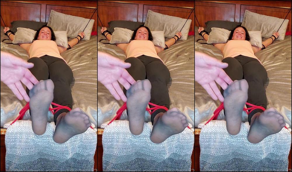 u184265127-01-11-2021-2262639564-high-heels-tickle