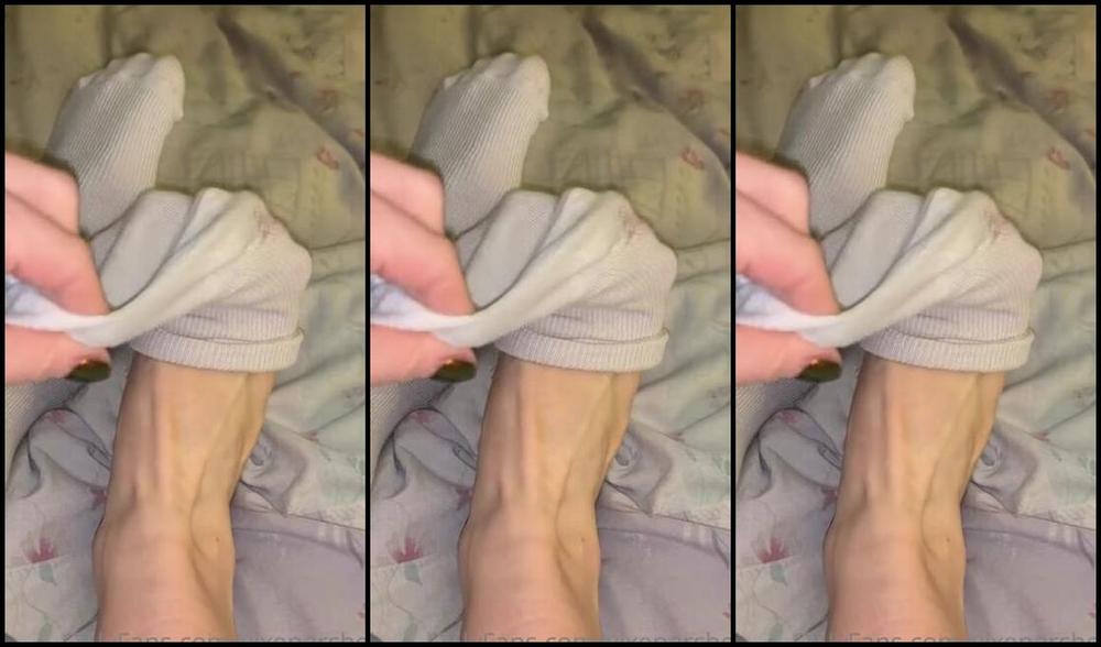 Vixenarches Onlyfans A Little Sock Removal And Toe Closeups Before Bed