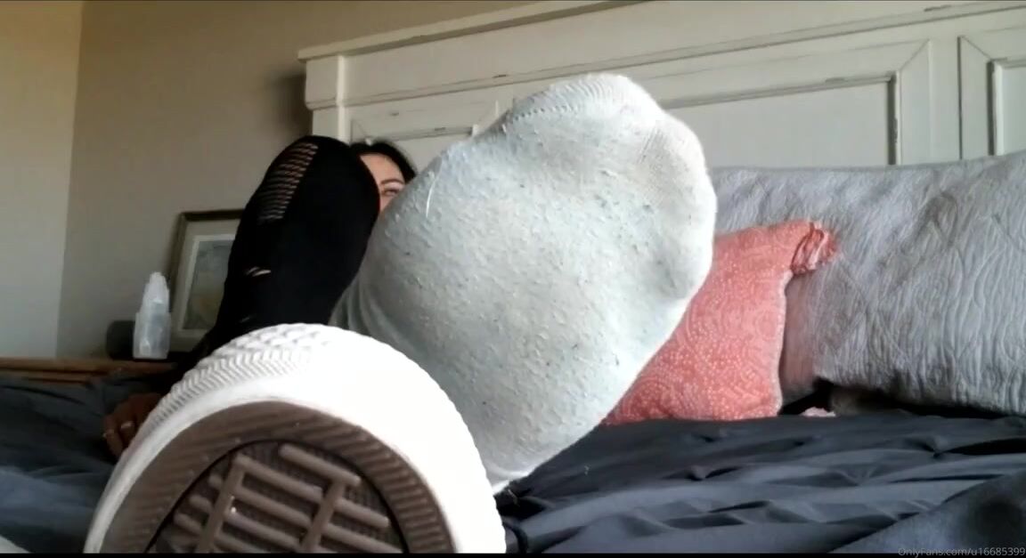 Worldgoddess Onlyfans Home From The Gym Goddess Has A Pair Of Sweaty Smelly Feet For You To Play With Foot Slave Sme