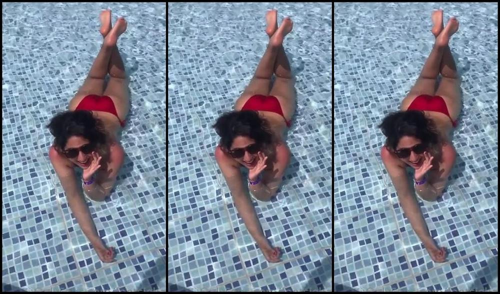 Gia S Feet Nicknamed Footsiebab 03 24 2022 Onlyfans Video Feet In The Pool