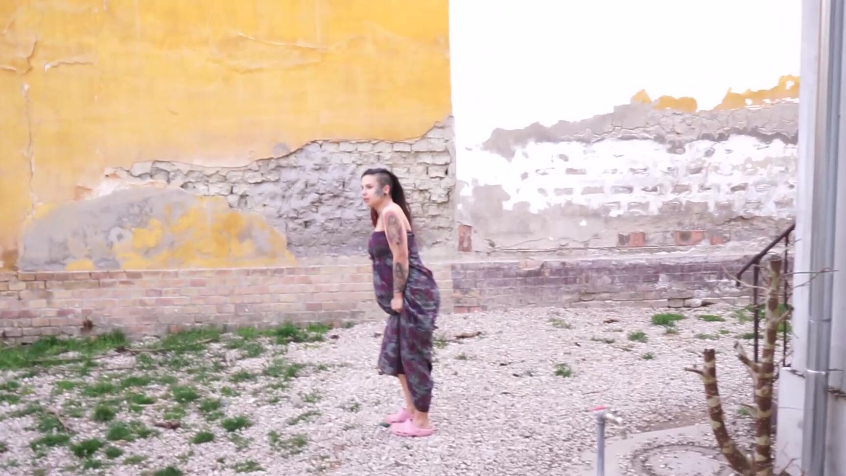 GymBabe - I Pee Beneath Your Window ManyVids