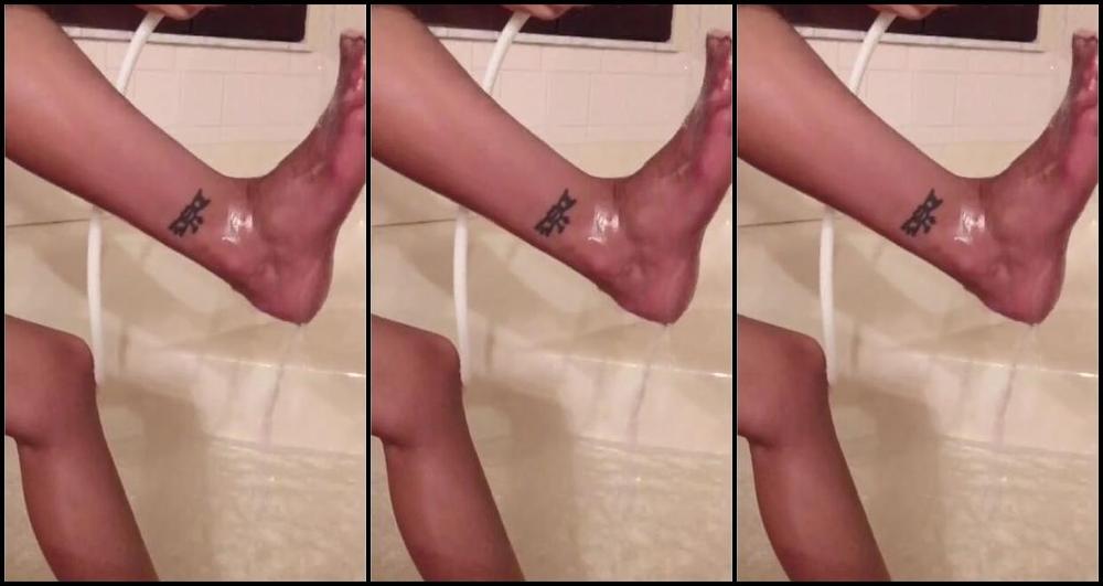 Nylonskitten Nicknamed Nylonskitten 11 22 2019 Onlyfans Video 2 Minute Water Play I Love How This Feels Getting My Nylons Wet And Sticky With