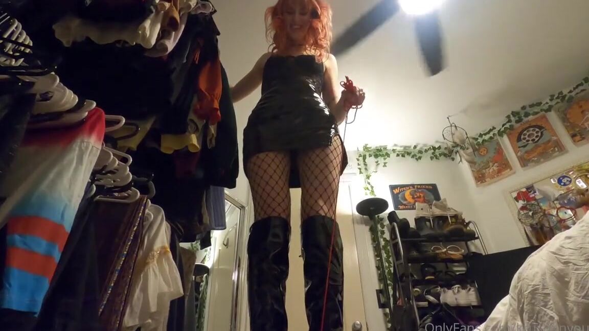 Krushonyouxoxo Onlyfans Subscriber Request One Foot Standing On Each Ball In My High Heels On The Cock Box For 10 Minutes