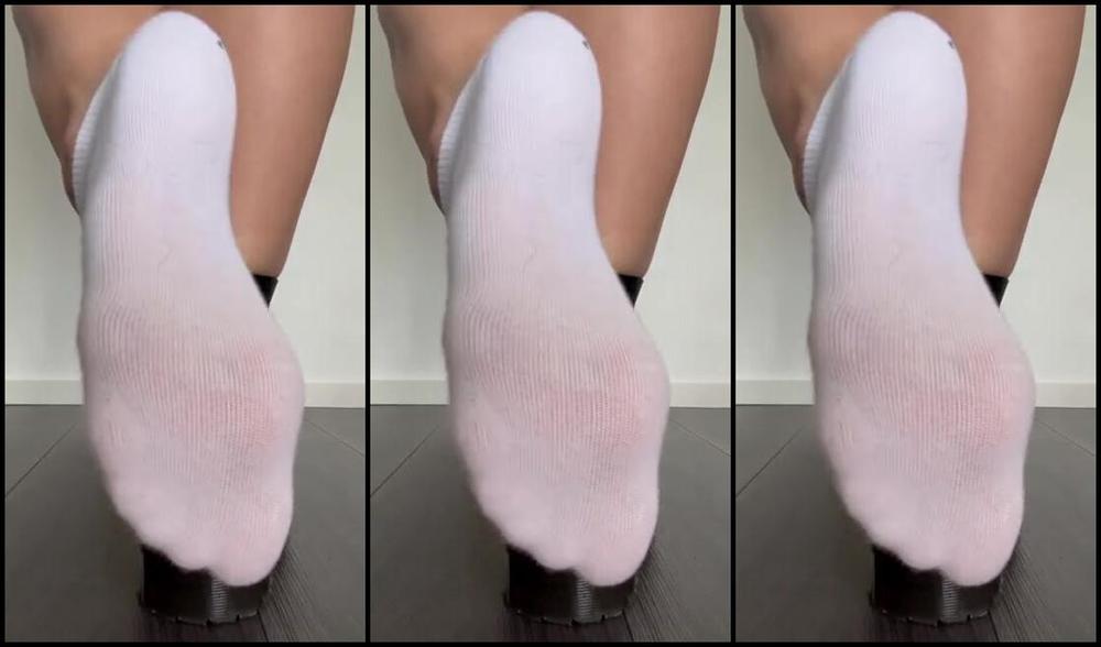 Sarina Jones Nicknamed Sarinajones 12 09 2023 Onlyfans Video Watch Me Taking Off My Dr