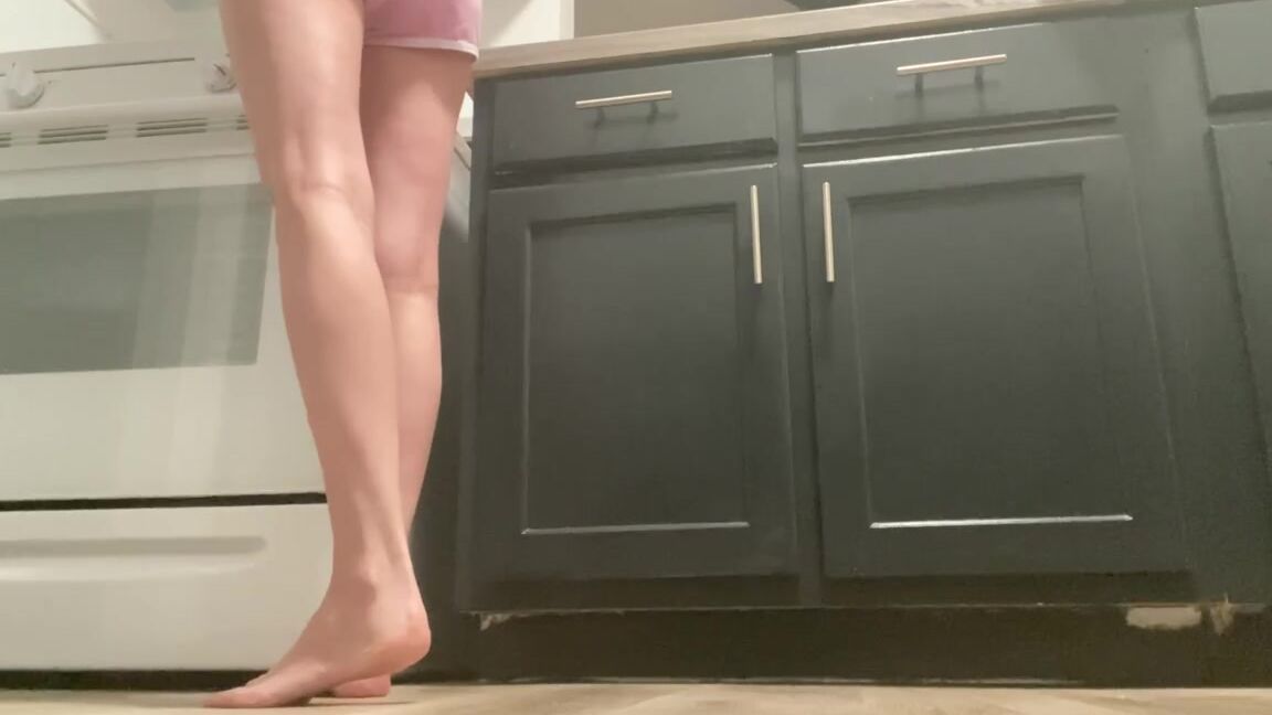 Tickles Soft Soles Nicknamed Ticklessoftsoles Onlyfans Making Lunch