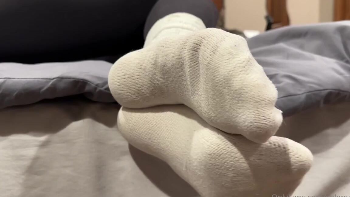 Solemate91 Nicknamed Solemate91 Onlyfans It Turns Me On To Make My Husband Strip Off My Socks For You To Get