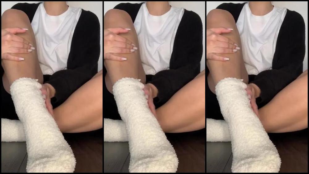 Sarina Jones Nicknamed Sarinajones 06 12 2023 Onlyfans Video These Fuzzy Socks Are As Soft As My Bare Soles