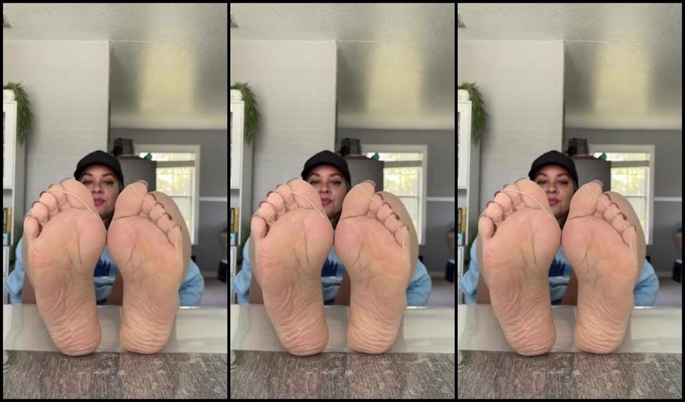 Deedeericanfeet Onlyfans Gm As Requested Sexy Brown Sheer Nylons On My Table Tease