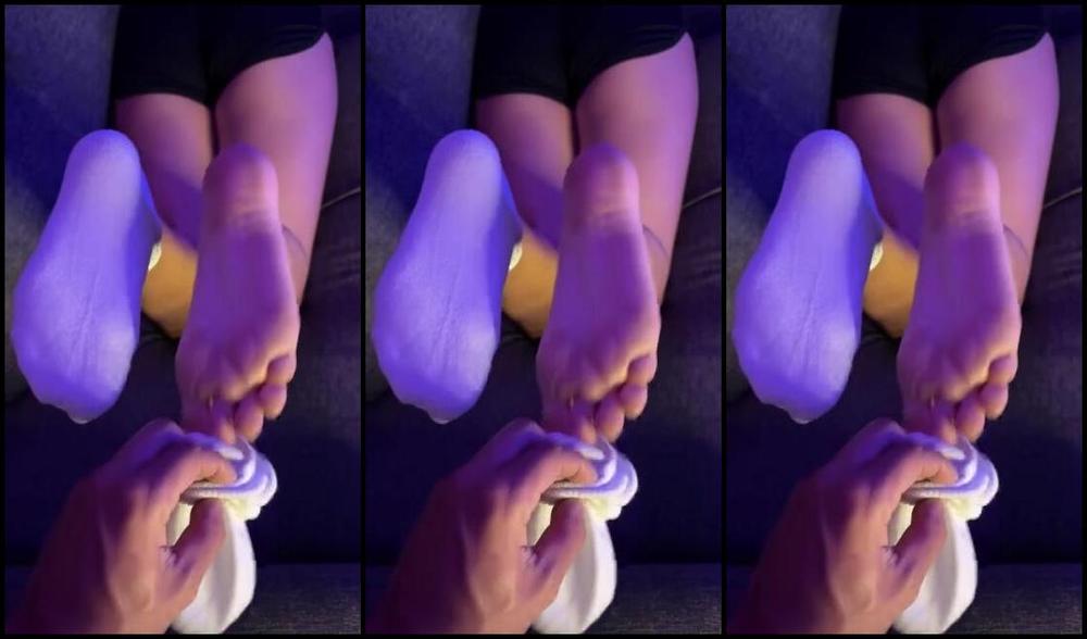 Liariccivip Nicknamed Candymoorevip 02 08 2025 Onlyfans Video Would You Also Masturbate On My Feet Ti Masturberesti Anche Sui Miei Piedi