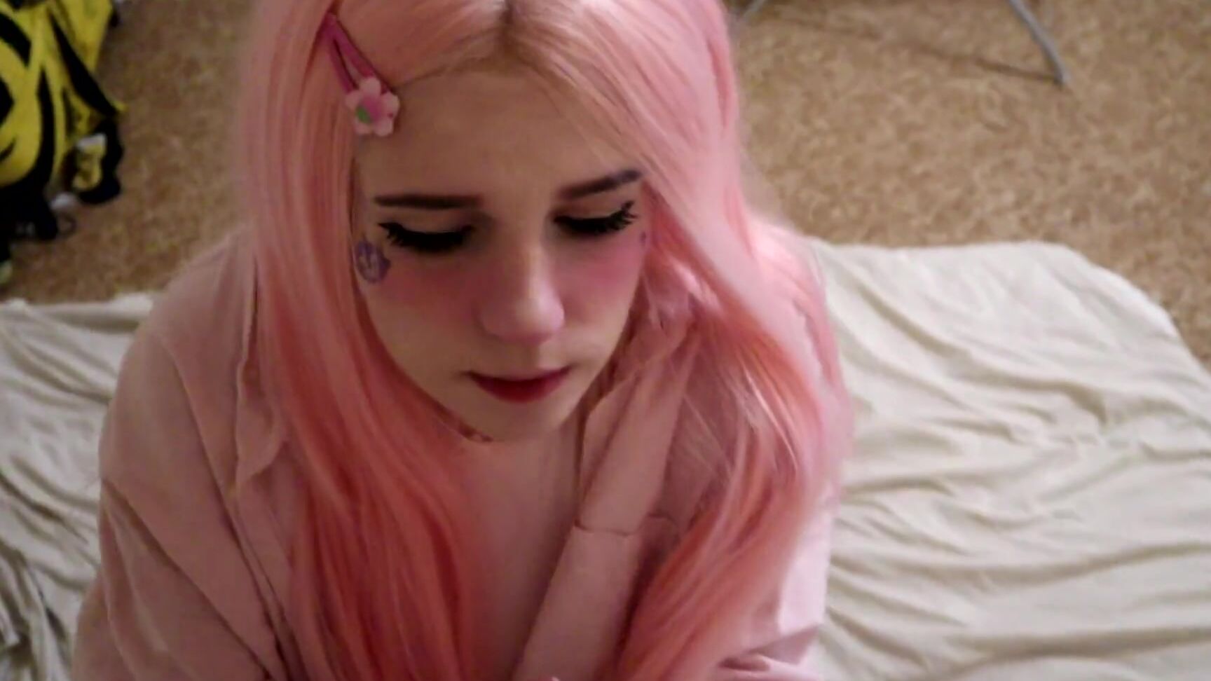 Bu66leGum Amazing Blowjob from a cute girl Bu66leGum