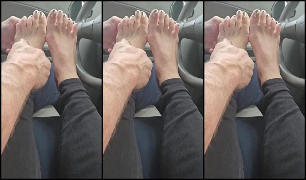 Flirtygirl370Z Nicknamed Flirtygirl370Z Onlyfans Foot Rubs Are The Best Stress Reducer Aaahhhh