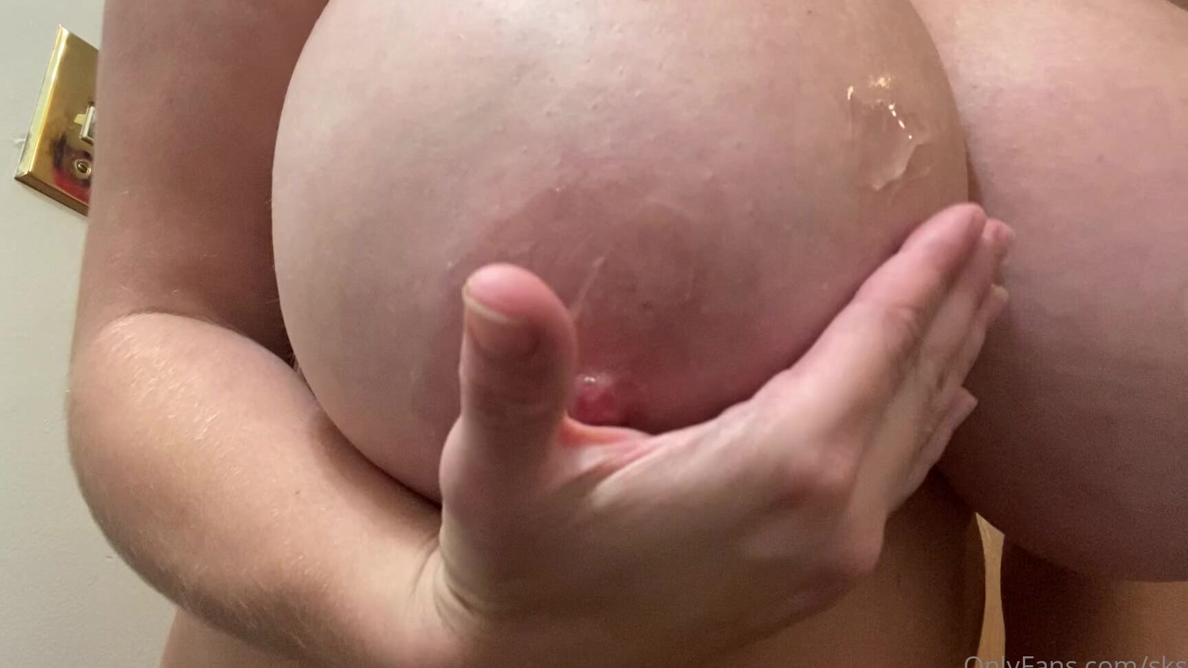 Sksky20 2307443605 12 21 2021 Y All Know What Liquid This Is