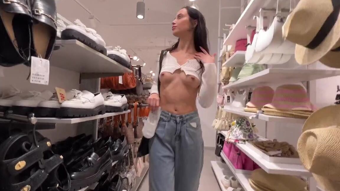 Bralessforever 2023-05-27 - Jill - Public with Jill Bralessforever