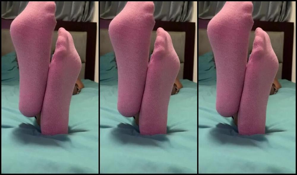 Queen Yessenia Nicknamed Queenyesseniasfeet Onlyfans Happy Saturday Here S Some Sole Angles With Those Pink Socks