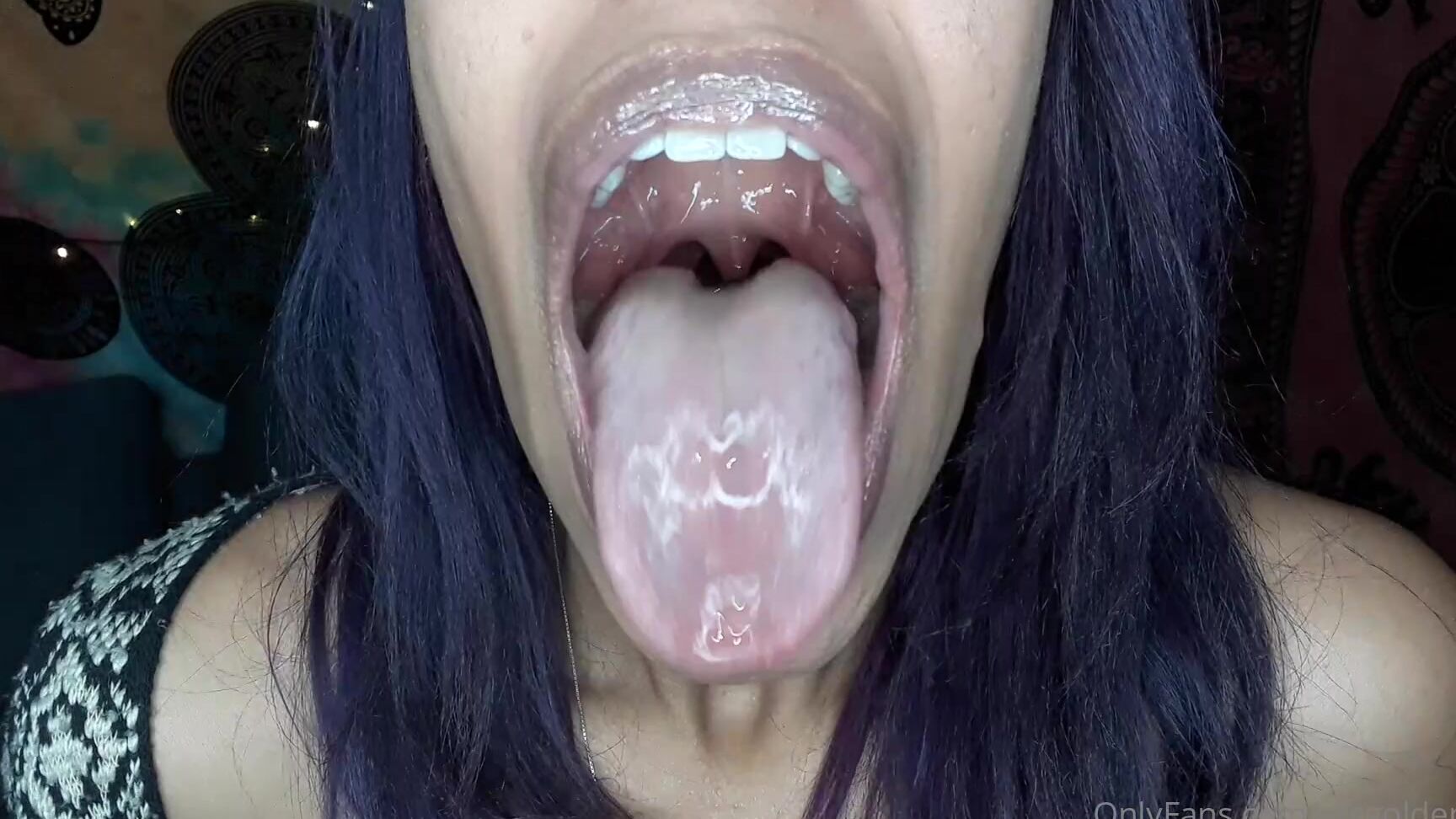 Gtsgoldenlace Goldenlace Has Collected A Heap Of Tiny People And Is A Greedy Mf She Scoffs Her Face Wit