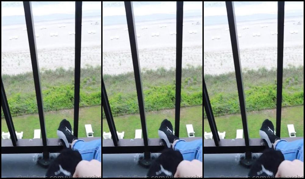 Vixenarches Onlyfans Balcony Foot Tease