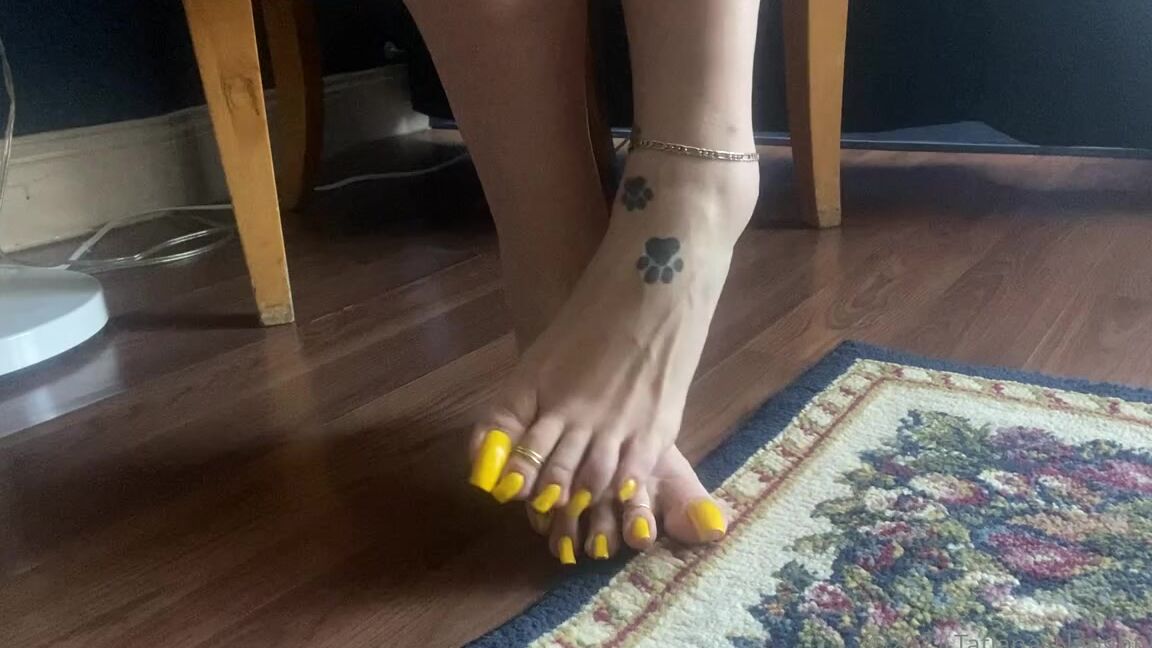 Tatianasnaughtytoes Nicknamed Tatianasnaughtytoes Onlyfans New 2021March15 Yellow Long Toenails Q