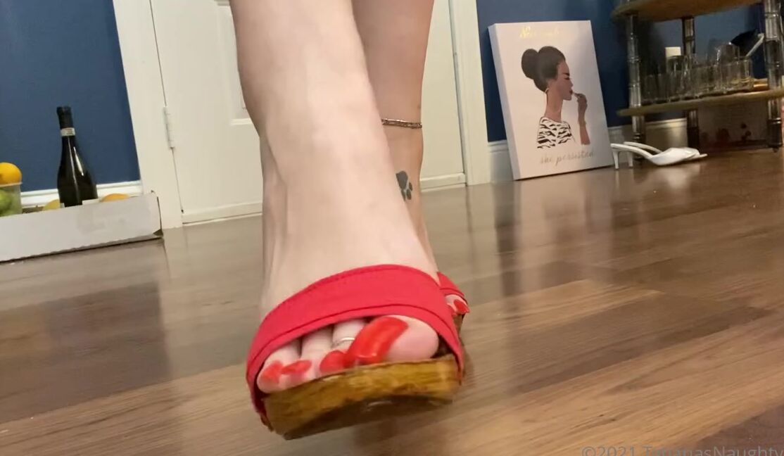 Tatianasnaughtytoes Nicknamed Tatianasnaughtytoes Onlyfans New 2021May12 I Just Got Home From A Very Long Day My Feet Need To Be Massaged And Licking Clean
