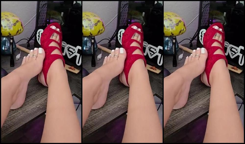 Babylumpstoes420 12 17 2024 Onlyfans Video Cant Wait To Make A Sectaryrole Playing With With These I Was Going To Today