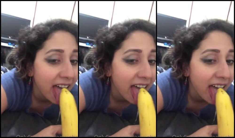 Gia S Feet Nicknamed Footsiebab 08 01 2021 Onlyfans Video Footsiebab Meee Sucking A Banana Footxiebab Holding It Cvip