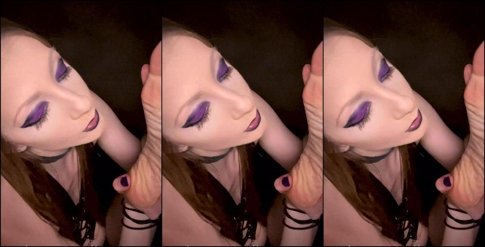 Xomistressmandi I Sucked My Toes So Good That My Lip Stick Came Off