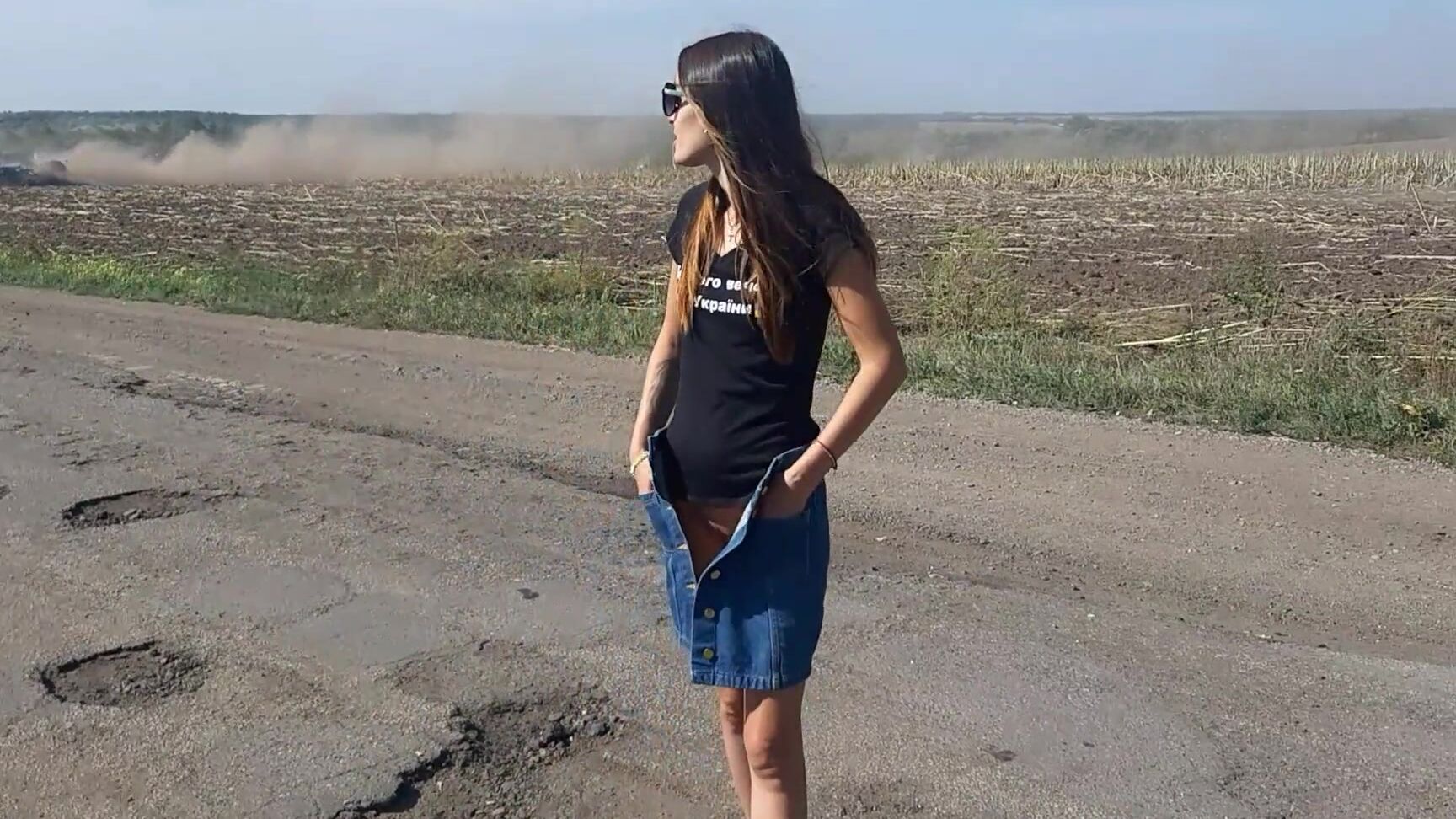 Brown eyeds decided to seduce a tractor Pornhub