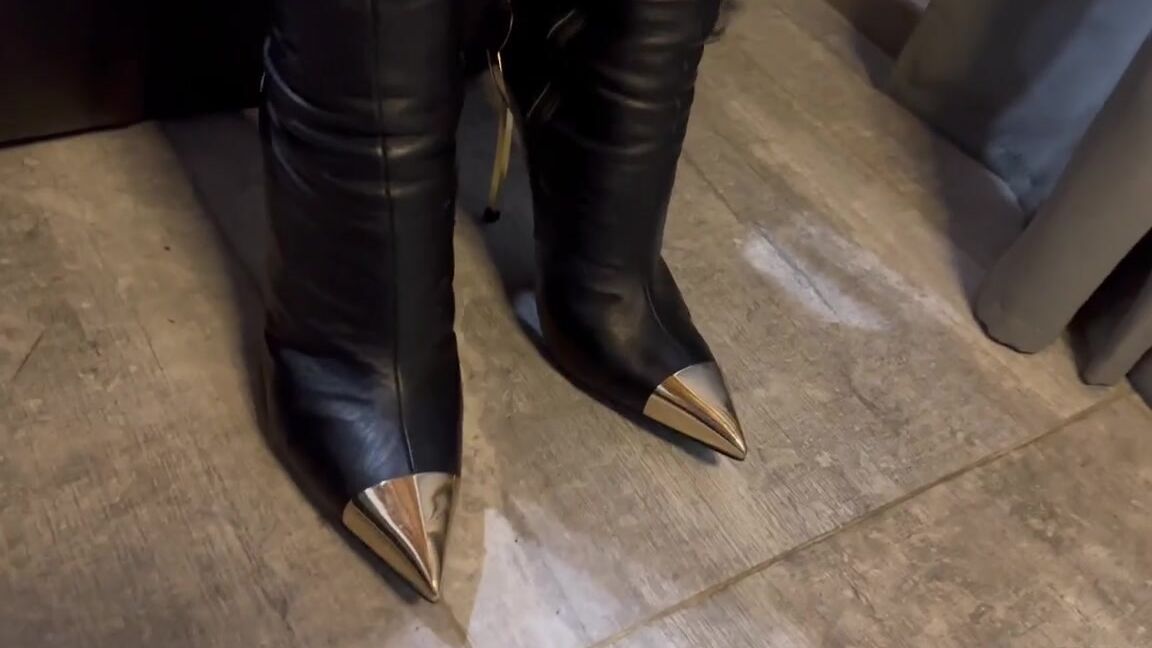 Goddess Kalinda Nicknamed Goddesskalinda Onlyfans Always On My Knees Totally Naked In Front Of Me I Prepare For Our Training