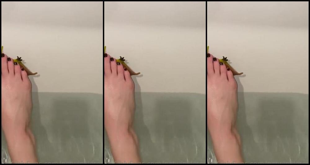 Waifu Jess Nicknamed Waifufeetmilkog Onlyfans Bath Time 15