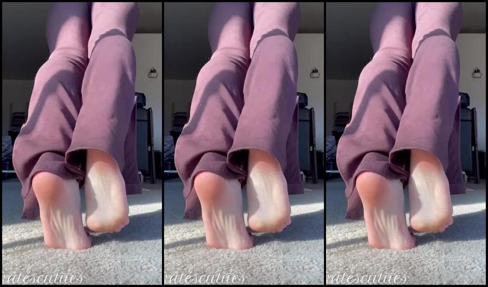 Goddess Kate Aka Katescutiies Onlyfans Some Yoga Stretches And Feet Rubbing Asmr While You Stroke To My Perfect Soles