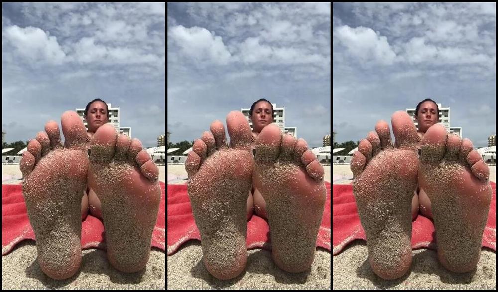 Kissable Toes Nicknamed Kissabletoess Onlyfans Sun All Up In My Eyes But Soles Sure Do Look Delicious Don T You Think