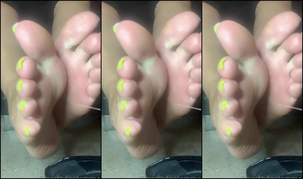 Prettyfeetemmaa I Ve Had A Lot Of Requests To Do A Flat Shoe Dangle I Don T Have Many Flat Dolly Shoes